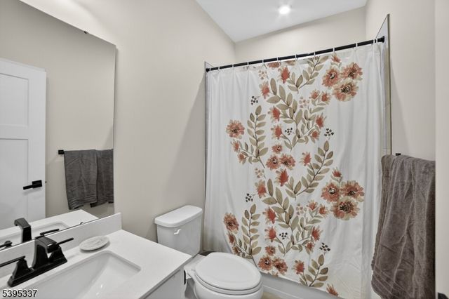 9 Saw Mill Cir, Hackettstown Town, NJ 07840