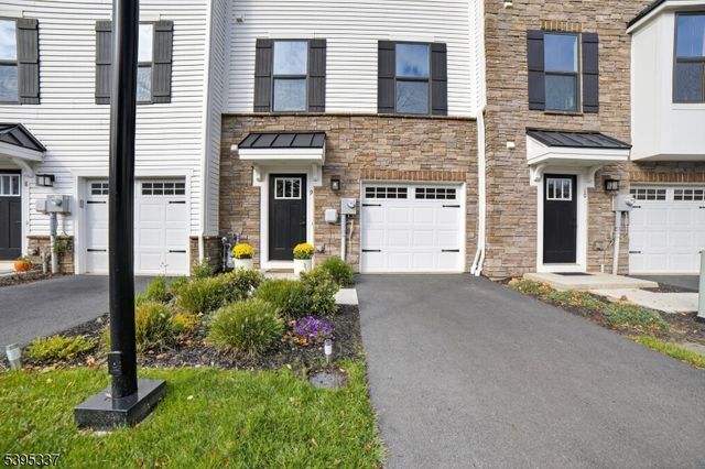 9 Saw Mill Cir, Hackettstown Town, NJ 07840