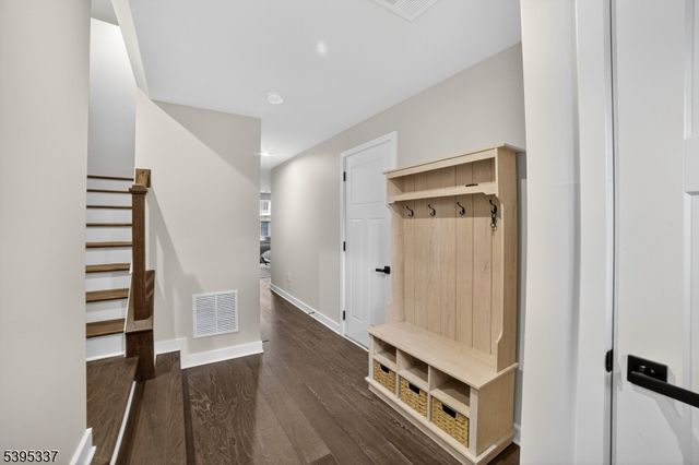 9 Saw Mill Cir, Hackettstown Town, NJ 07840