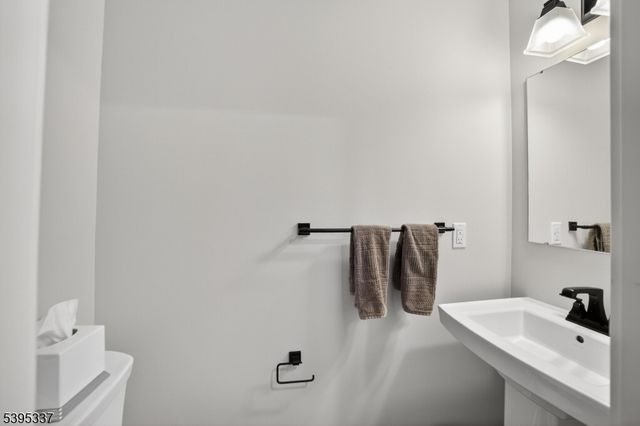 9 Saw Mill Cir, Hackettstown Town, NJ 07840