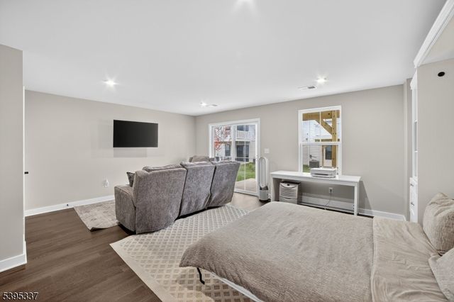 9 Saw Mill Cir, Hackettstown Town, NJ 07840