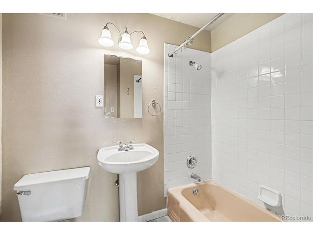 958 S Jasmine St, Denver, CO 80224