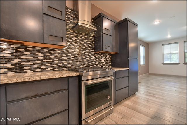 312 Vin Almoradi Court, El Paso, TX 79912