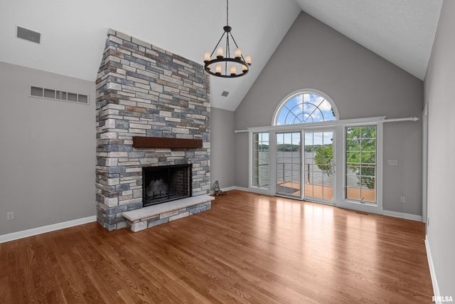 2 S SHORE Lane, Rapids City, IL 61278