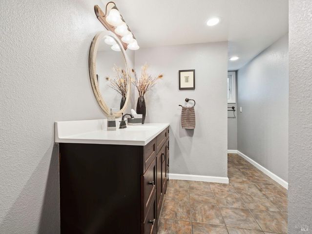 451 Fircrest Dr, Ukiah, CA 95482