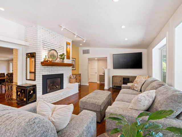 451 Fircrest Dr, Ukiah, CA 95482