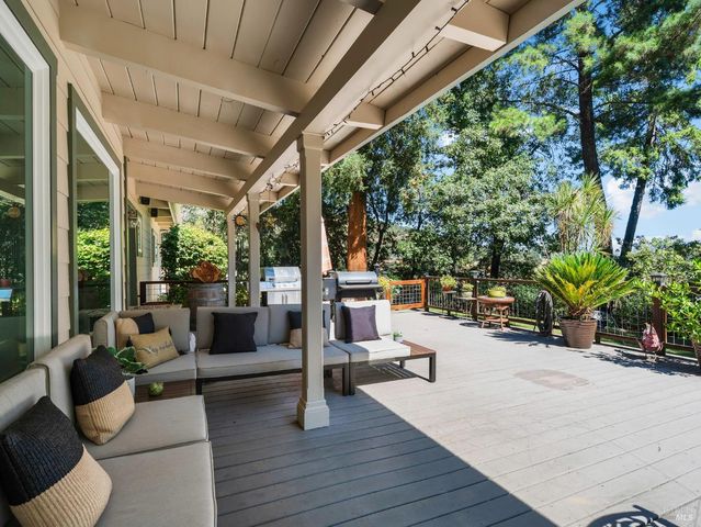 451 Fircrest Dr, Ukiah, CA 95482