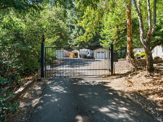 451 Fircrest Dr, Ukiah, CA 95482