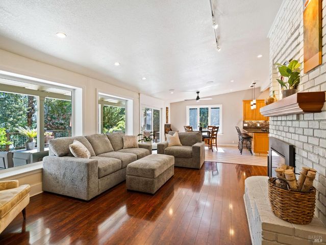 451 Fircrest Dr, Ukiah, CA 95482
