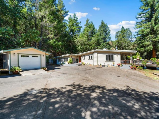 451 Fircrest Dr, Ukiah, CA 95482