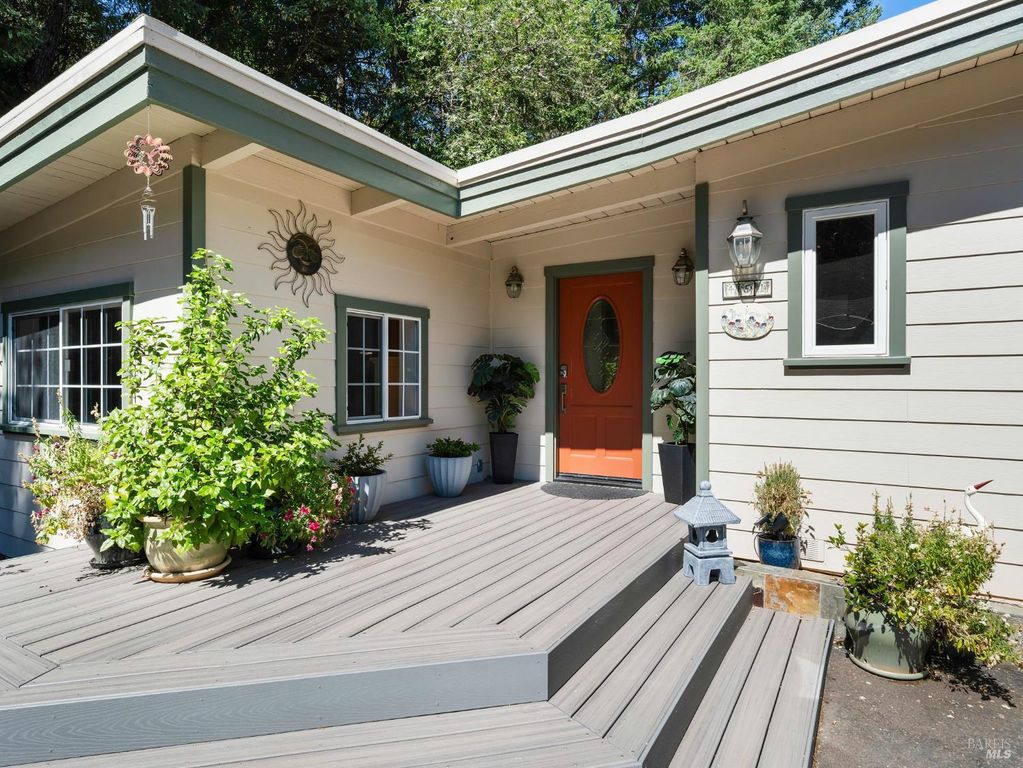 451 Fircrest Dr, Ukiah, CA 95482