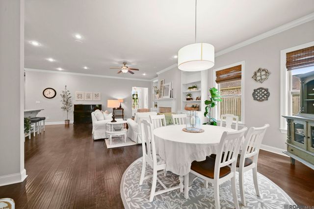 16104 Blackstone Dr, Pride, LA 70770