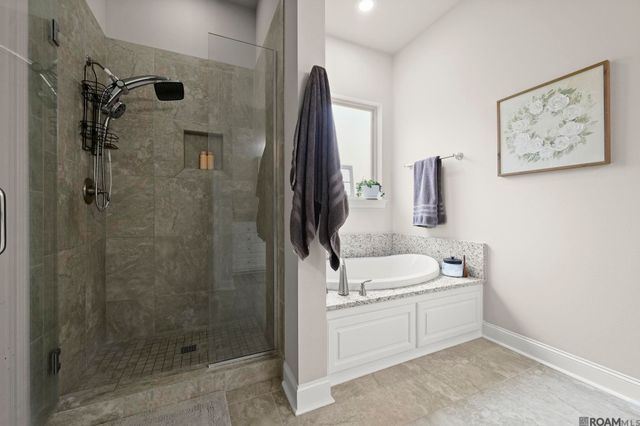 16104 Blackstone Dr, Pride, LA 70770