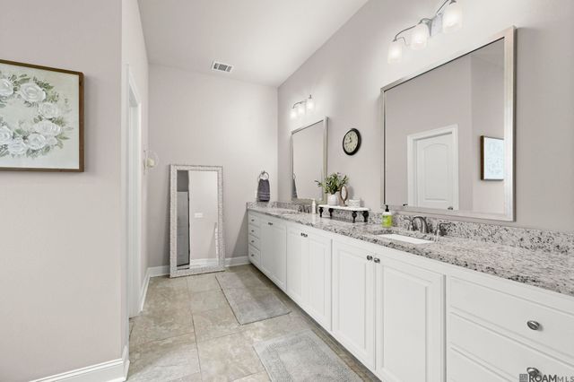 16104 Blackstone Dr, Pride, LA 70770