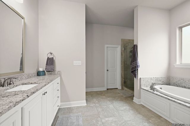 16104 Blackstone Dr, Pride, LA 70770