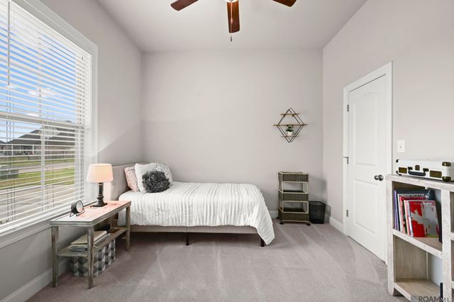 16104 Blackstone Dr, Pride, LA 70770