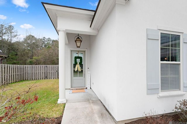 16104 Blackstone Dr, Pride, LA 70770