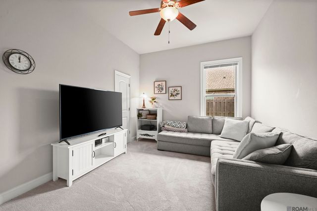 16104 Blackstone Dr, Pride, LA 70770