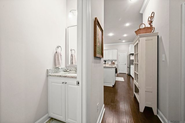 16104 Blackstone Dr, Pride, LA 70770