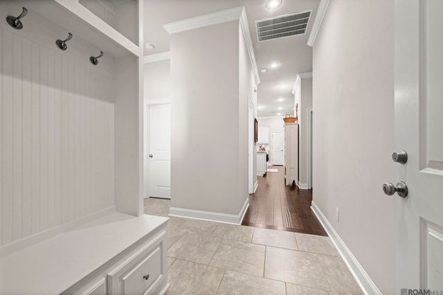 16104 Blackstone Dr, Pride, LA 70770