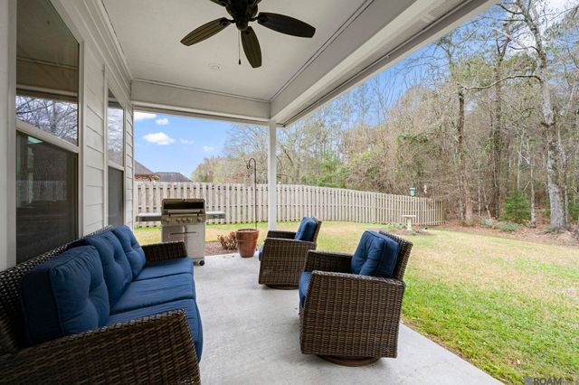 16104 Blackstone Dr, Pride, LA 70770