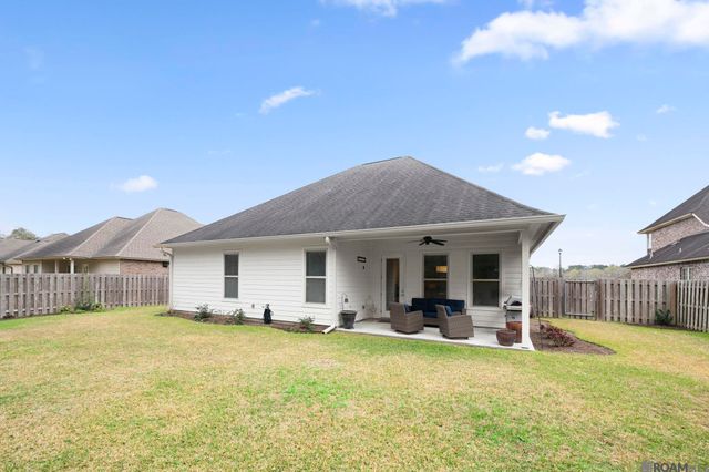 16104 Blackstone Dr, Pride, LA 70770