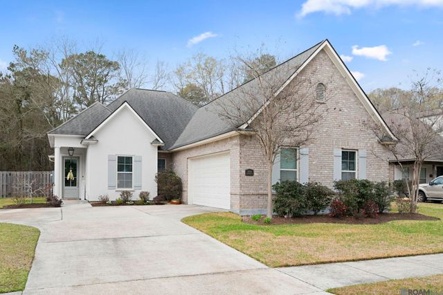 16104 Blackstone Dr, Pride, LA 70770