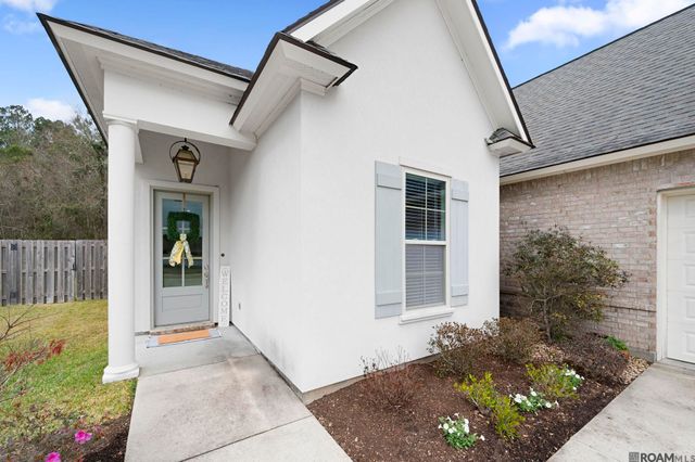 16104 Blackstone Dr, Pride, LA 70770