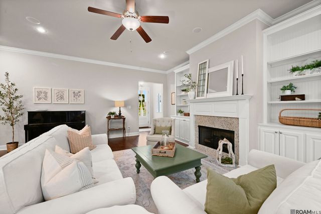 16104 Blackstone Dr, Pride, LA 70770