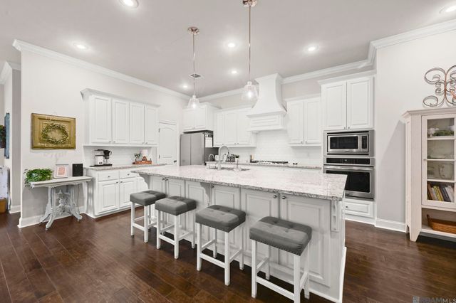 16104 Blackstone Dr, Pride, LA 70770