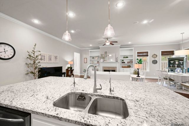 16104 Blackstone Dr, Pride, LA 70770