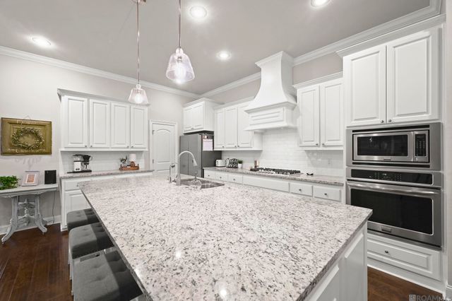 16104 Blackstone Dr, Pride, LA 70770