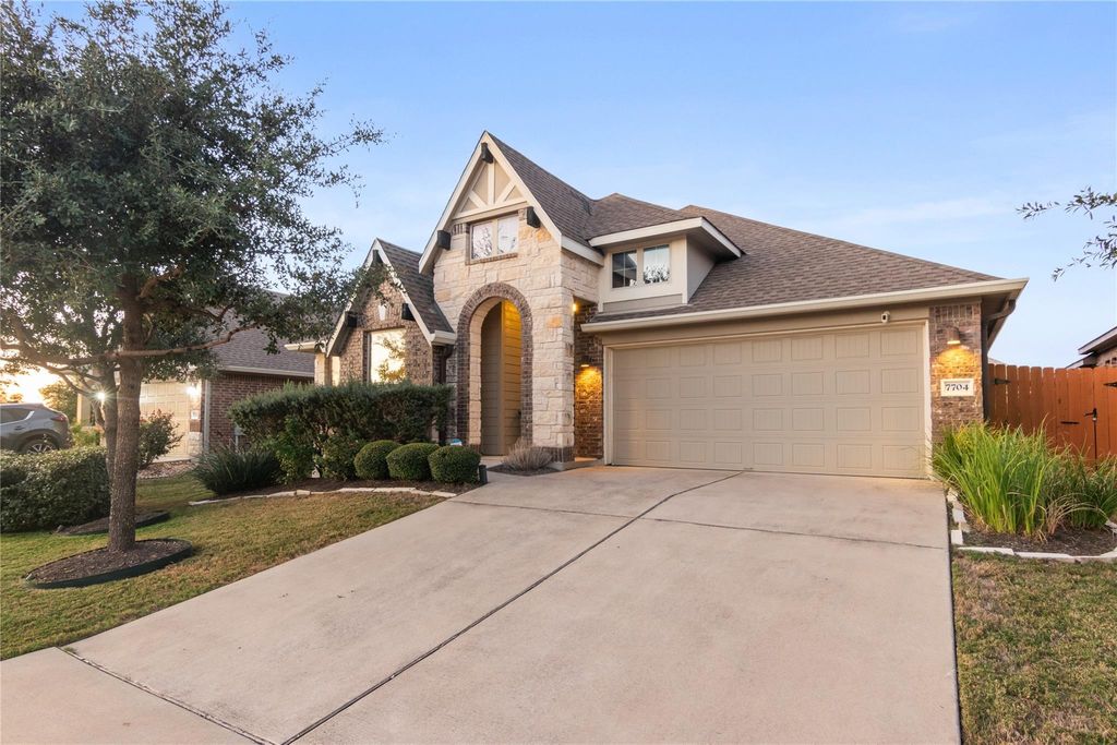 7704 Vista Mejor DR, Austin, TX 78744