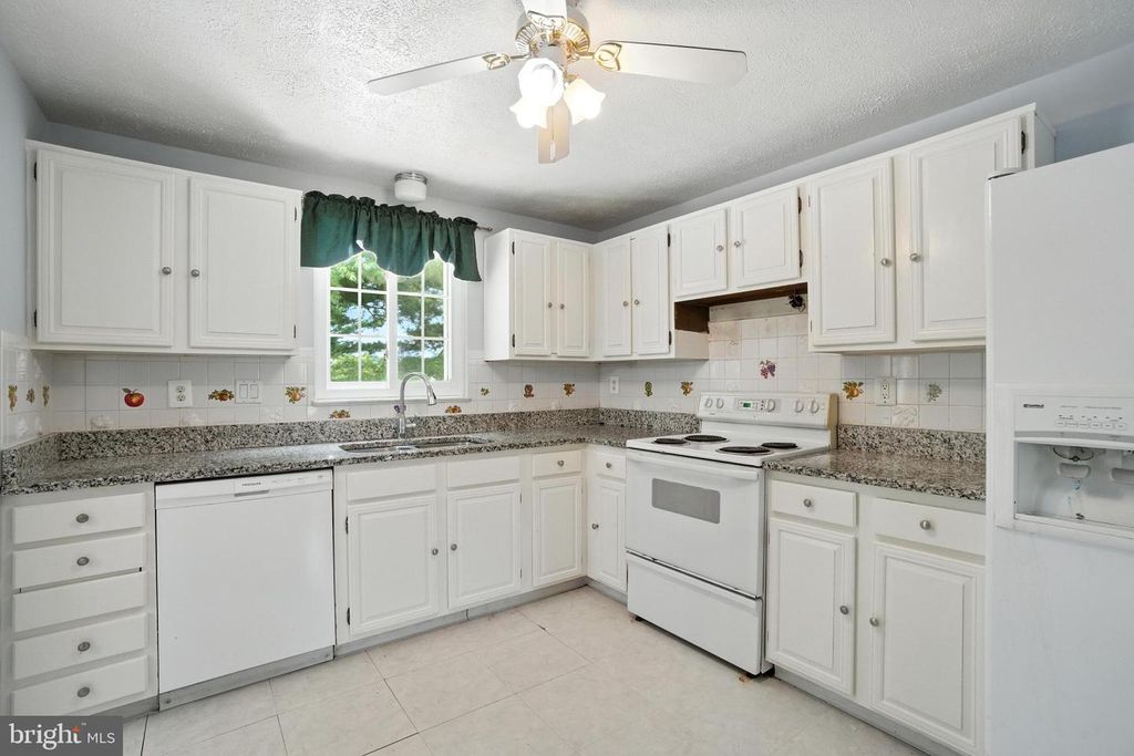 19524 LAGUNA DR, Gaithersburg, MD 20879