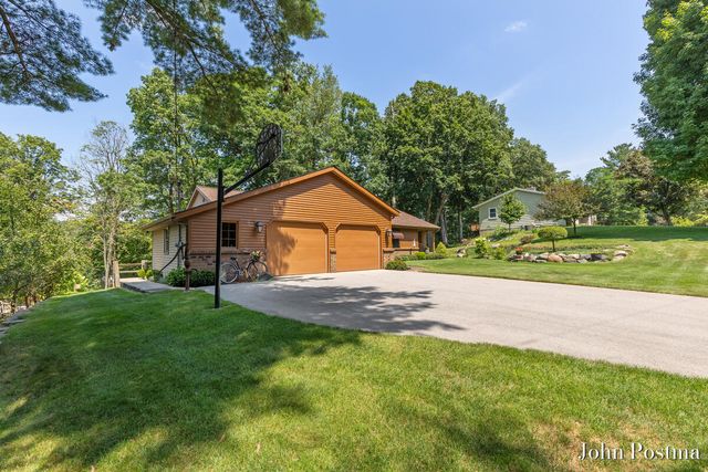 7786 Thornapple Bayou Drive, Grand Rapids, MI 49512