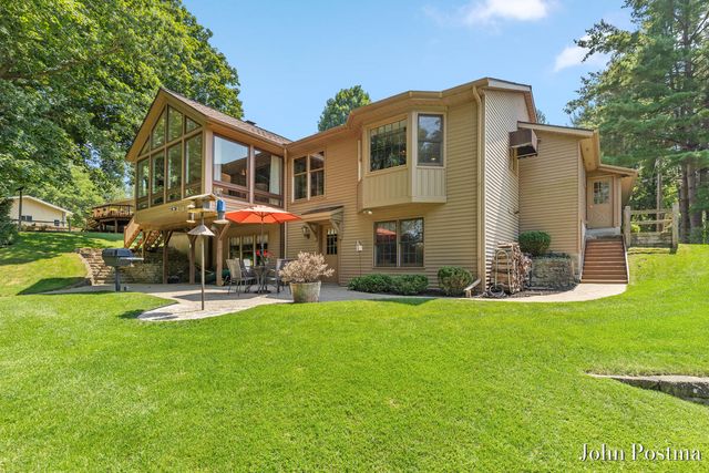 7786 Thornapple Bayou Drive, Grand Rapids, MI 49512