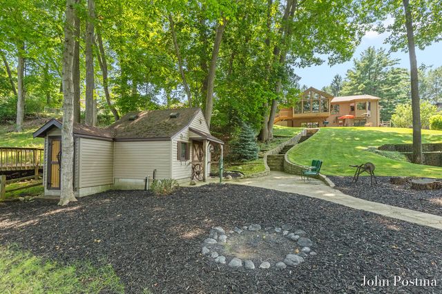 7786 Thornapple Bayou Drive, Grand Rapids, MI 49512