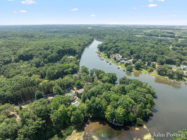 7786 Thornapple Bayou Drive, Grand Rapids, MI 49512