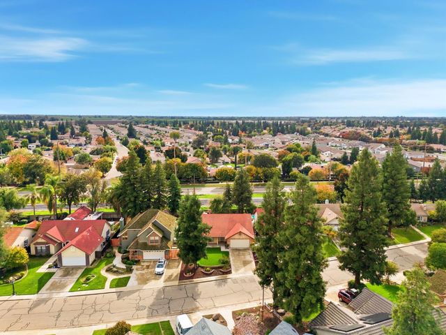 1845 E Evergreen Court, Visalia, CA 93292
