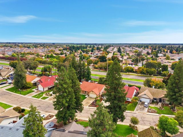 1845 E Evergreen Court, Visalia, CA 93292