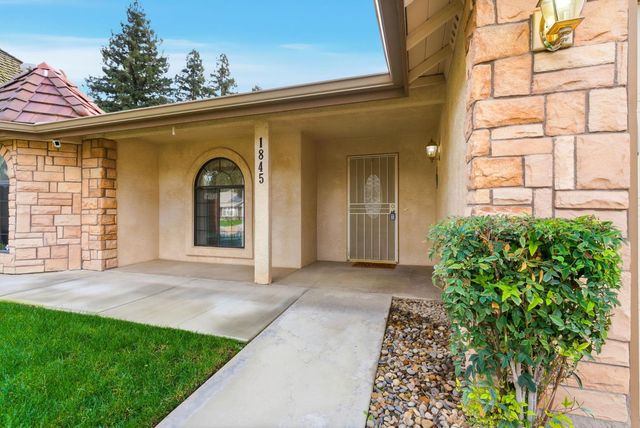 1845 E Evergreen Court, Visalia, CA 93292
