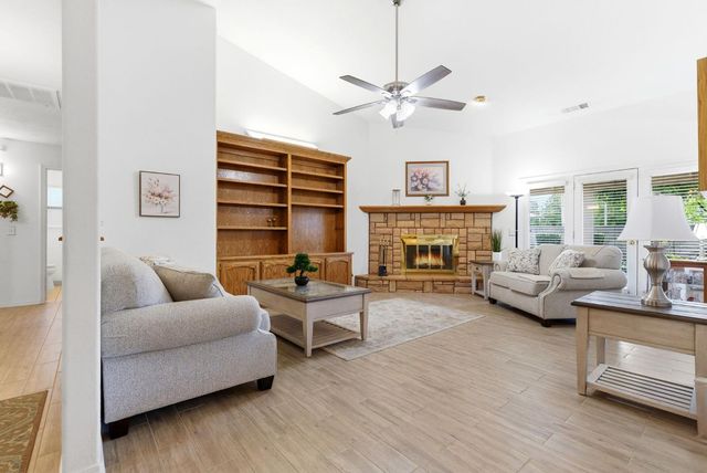 1845 E Evergreen Court, Visalia, CA 93292