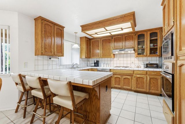 1845 E Evergreen Court, Visalia, CA 93292