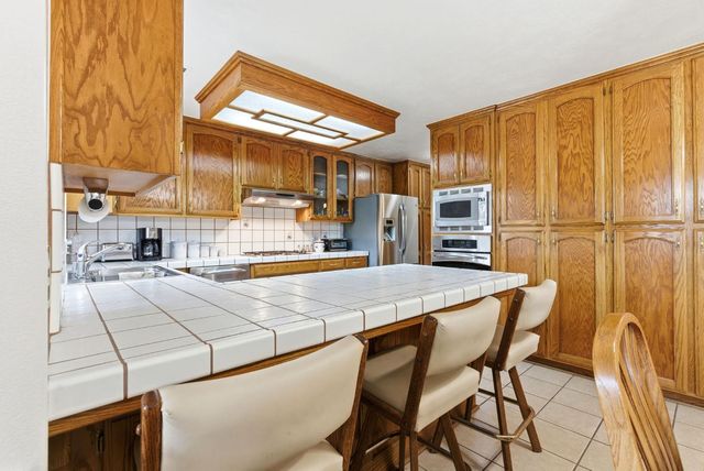 1845 E Evergreen Court, Visalia, CA 93292