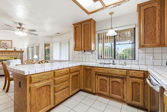 1845 E Evergreen Court, Visalia, CA 93292