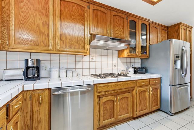 1845 E Evergreen Court, Visalia, CA 93292