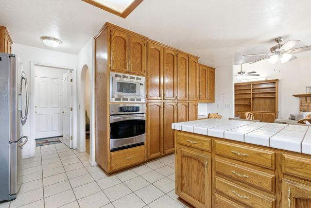 1845 E Evergreen Court, Visalia, CA 93292