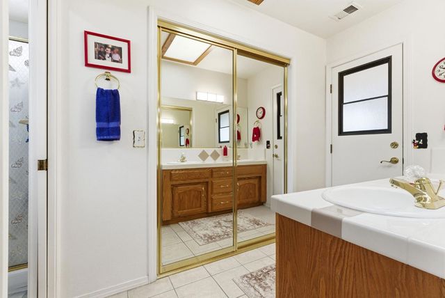 1845 E Evergreen Court, Visalia, CA 93292