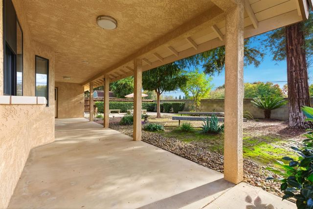1845 E Evergreen Court, Visalia, CA 93292