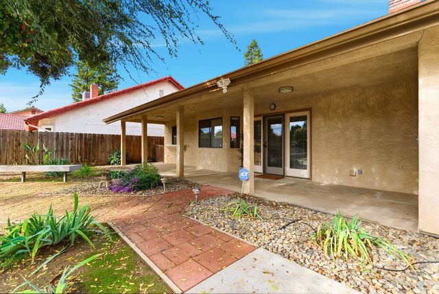 1845 E Evergreen Court, Visalia, CA 93292